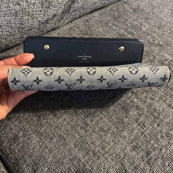 LOUIS VUITTON
Navy Monogram Mini Lin International Wallet - Picture 5 of 13